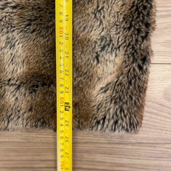 Faux fur vest Sz M - Picture 7 of 8